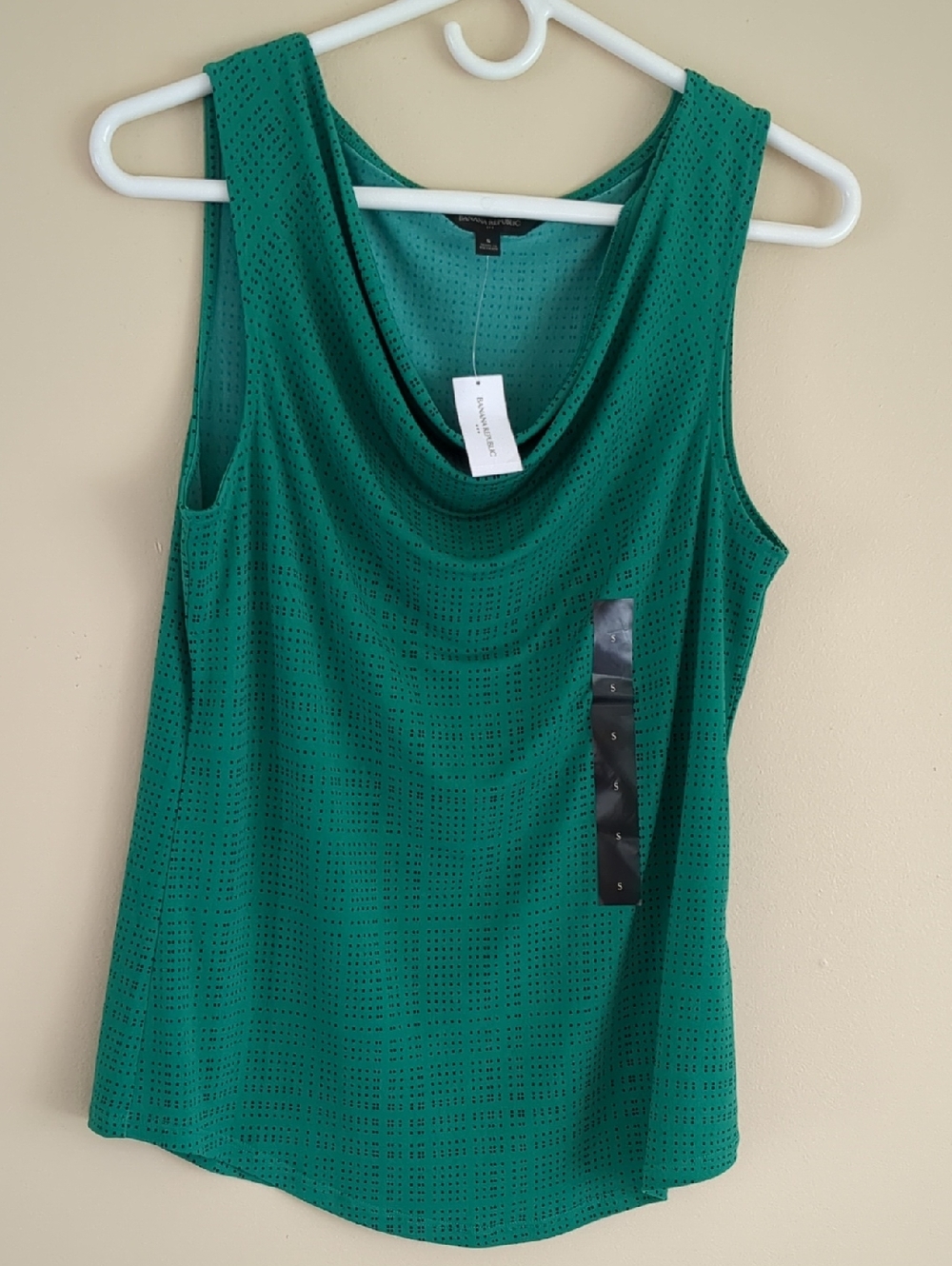 NWT Small Banana Republic Factory Stretchy Kelly Green Dot Pattern Top